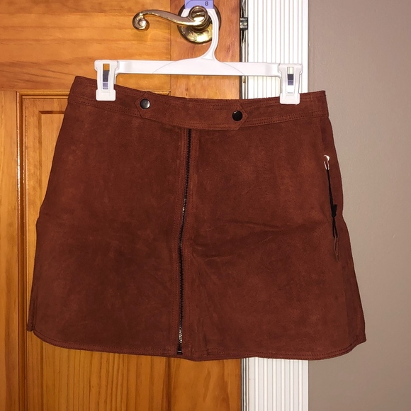 SOLD 🚫 Forever21 Suede Mini Skirt - Picture 1 of 4